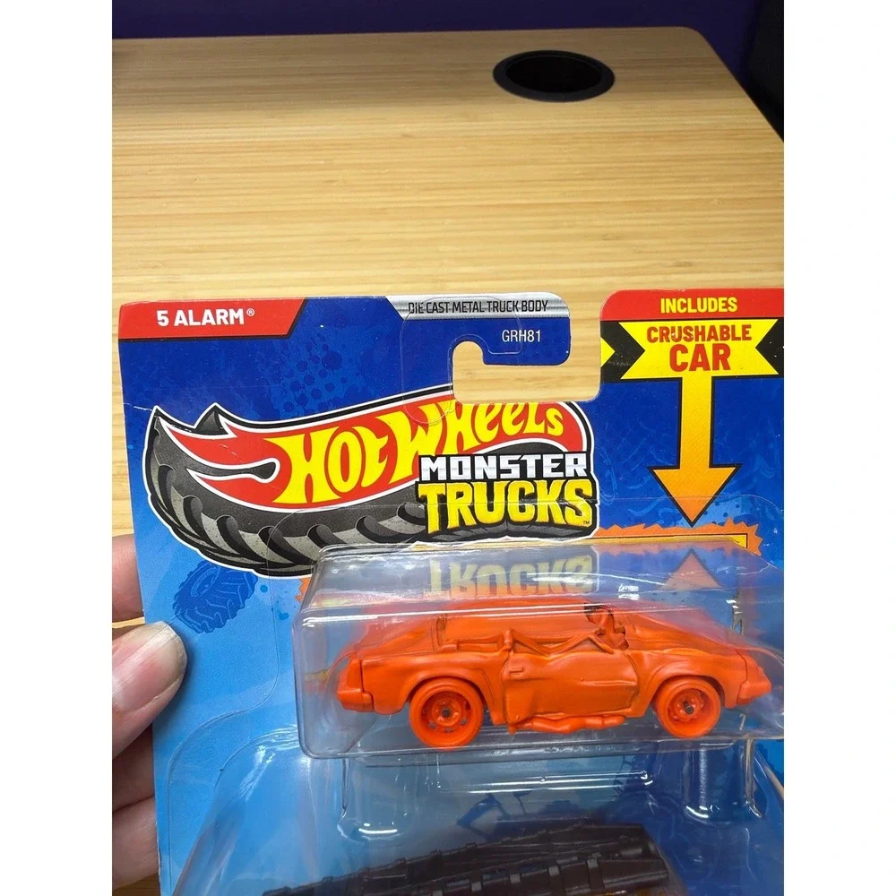 Hot Wheels Monster Trucks 5 Alarm w/ Crushable Car GRH81 New Sealed